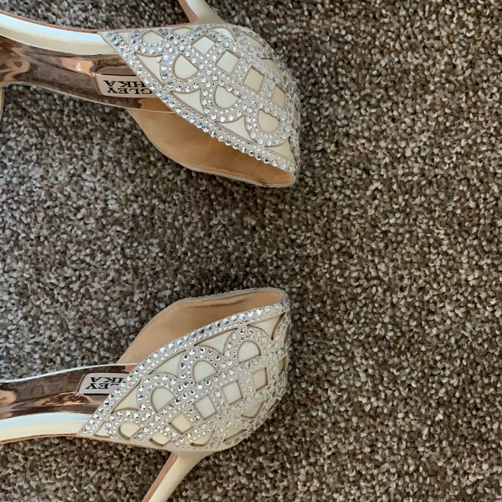 Badgley Mischka Silver and Cream Heels - Picture 6 of 14